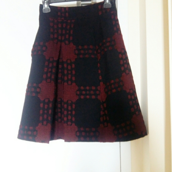 Authentic Gucci wool pleated skirt in size 38 - Picture 2 of 11